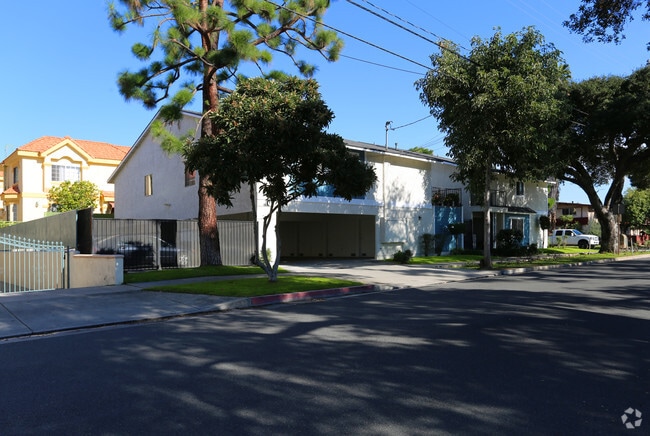 521 E Live Oak Ave.