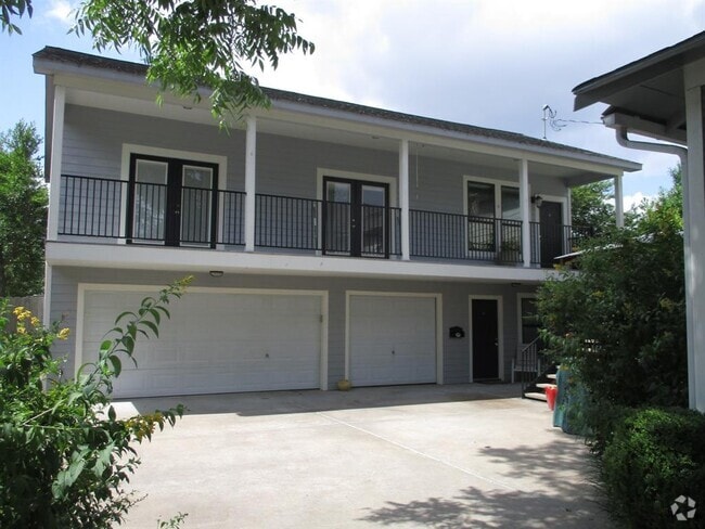 Building Photo - 728 E 6 1/2 St Rental