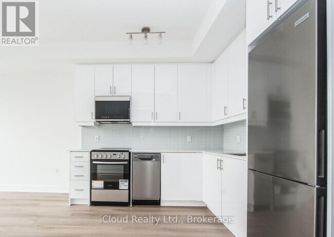 Photo - 2343 Khalsa Gate Unité 803