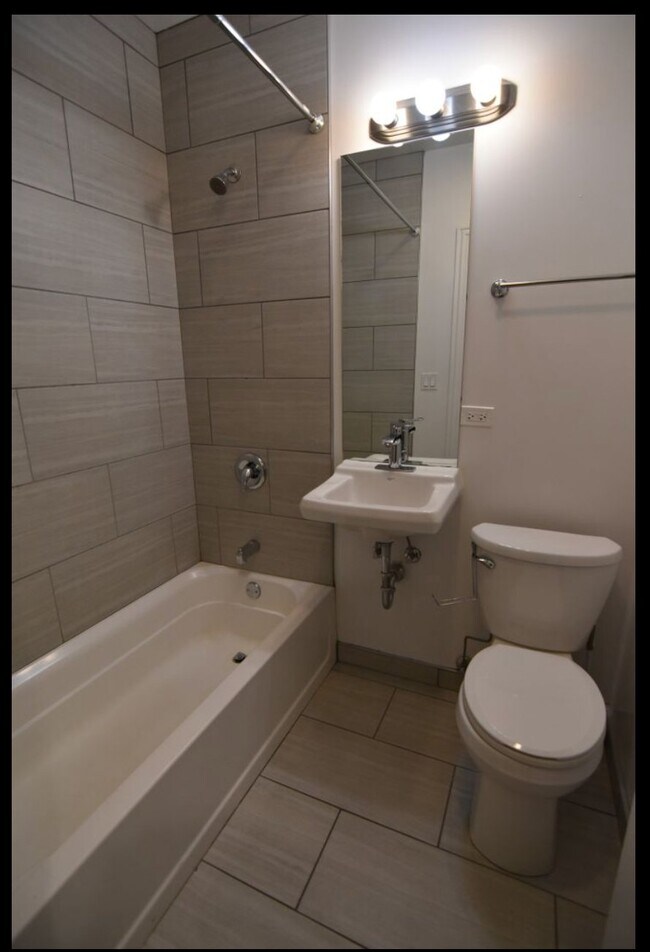 Photo - 800 W Belmont Ave Unidad 3E