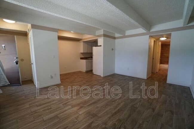 Building Photo - 800 W Belleview Ave Rental