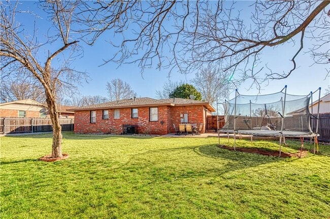 Photo - 105 Ramsey Pl