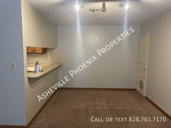 Photo - 48 Ravencroft Ln