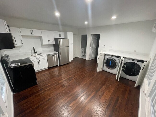 Photo - 5910 Oram St