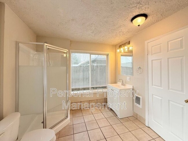 Photo - 1102 G St