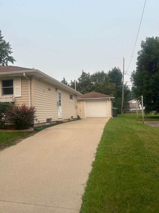 Photo - 414 S John St