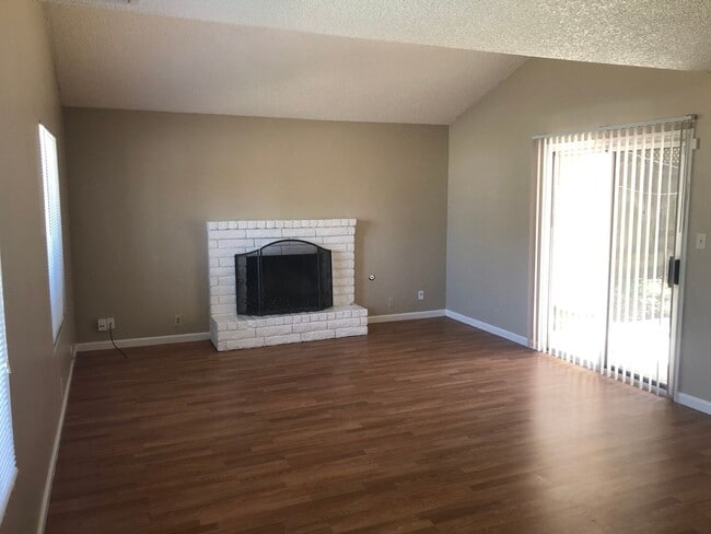 Photo - mg2624 Unit A