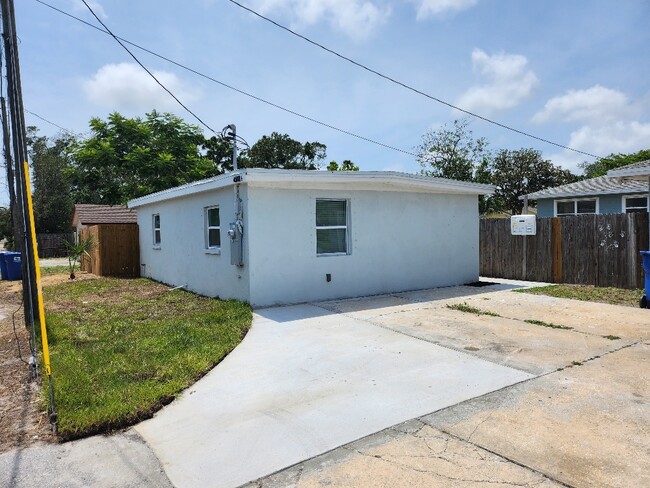 Building Photo - 4500 3rd Ave S