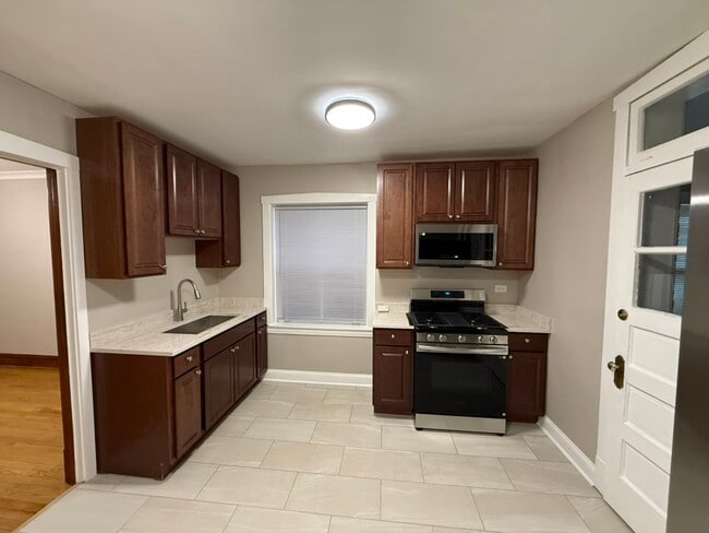 Building Photo - 5545 N Luna Ave Unit 1