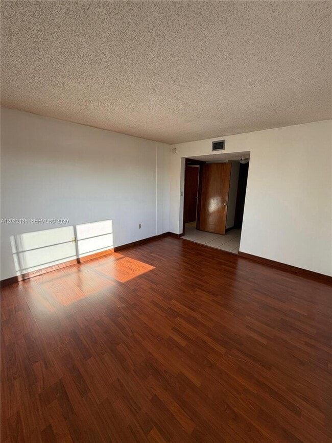 Photo - 605 NW 72nd Ave Unidad 509
