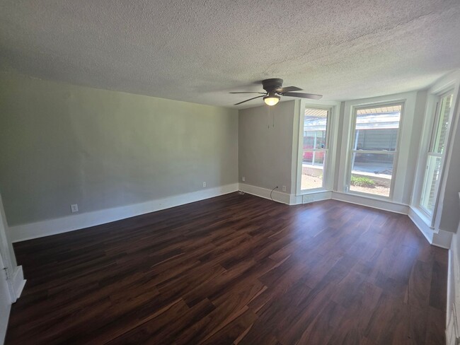 Photo - 1241b Johnson Ave