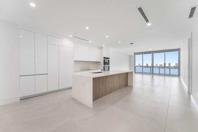 Photo - 220 Lake Shore Dr Unit 1006