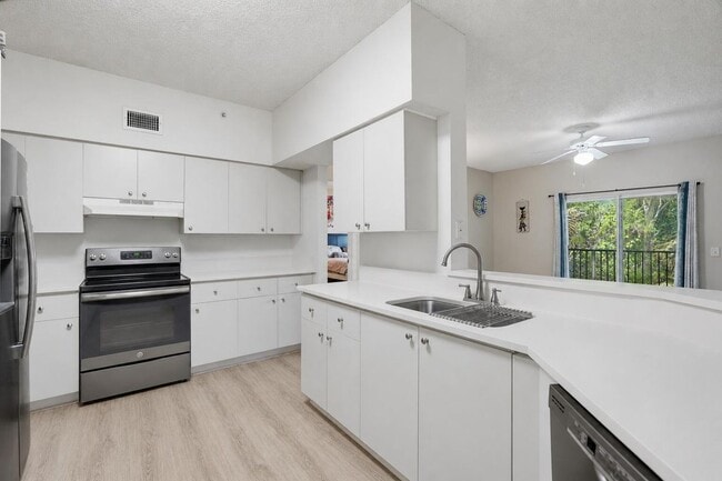 Photo - 350 Crestwood Cir Unit 306