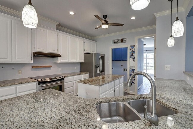 Photo - 7810 Duchess St