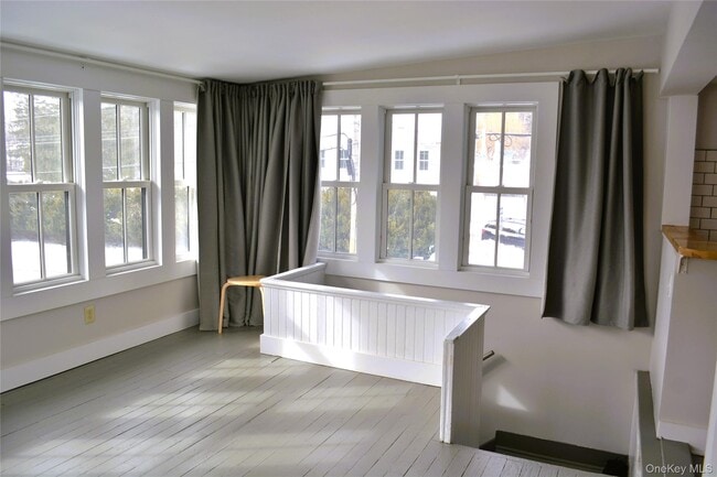 Photo - 2303 Lucas Turnpike