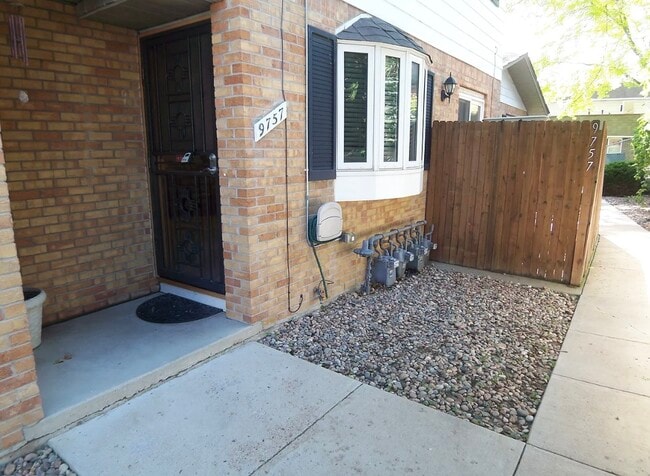 Photo - 9757 Lane St