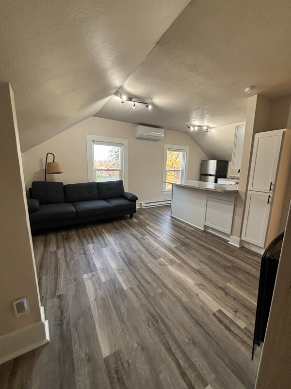 Photo - 517 7th St E