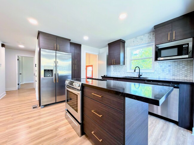 Building Photo - 1023 E Millbert Ave Unit 1023 Millbert Ave