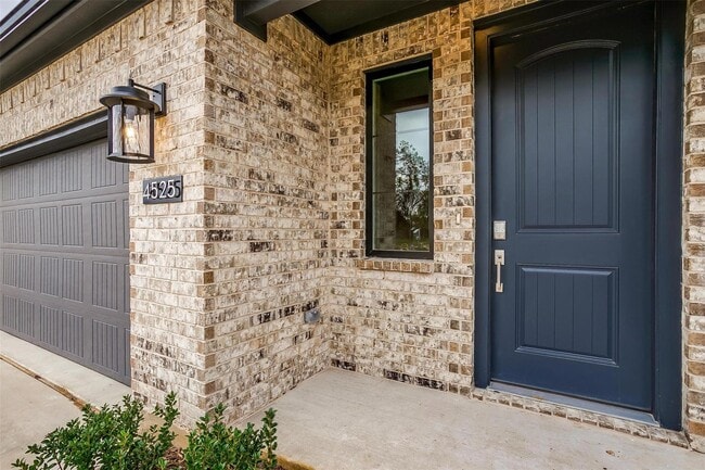 Photo - 4532 Hogans Alley Dr