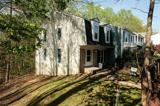 Building Photo - Fantastic 3br End-Unit Town Home in highly sought Silver Spring Neighborhood - Ready mid-June