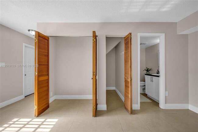 Photo - 671 W 80th St