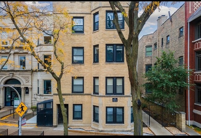 Building Photo - 648.5 W Roscoe St Unit 1N