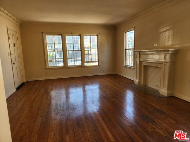 Building Photo - 3326 5th St Unit 1 Rental