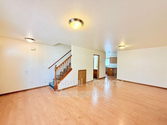 Photo - 5621 NE 64th Street