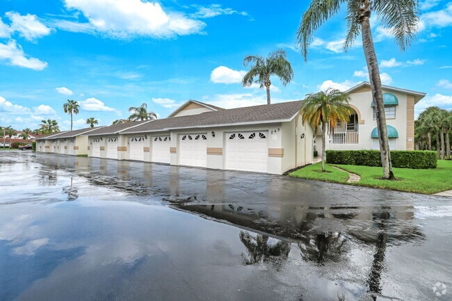 Building Photo - Enjoy Lakefront Living in Naples – Furnish... Unit 2 Rental