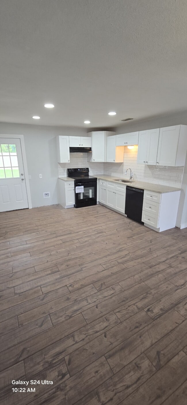 Photo - 108 W Garden Dr