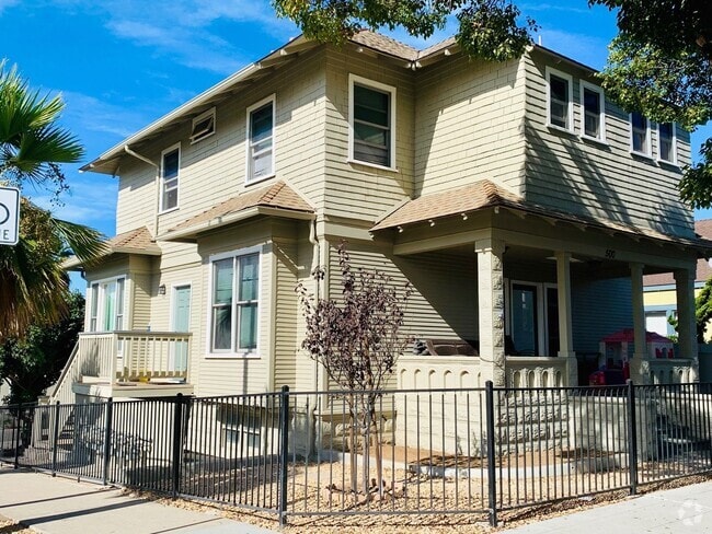 Building Photo - STUDIO RIGHT OUTSIDE OF DOWNTOWN! $1,495/m... Unit 510 20th Street #3 Rental