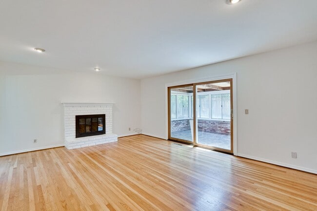 Photo - Single Story 3/2 in Well Established Neighborhood Near Branham High School with Air conditioning ...