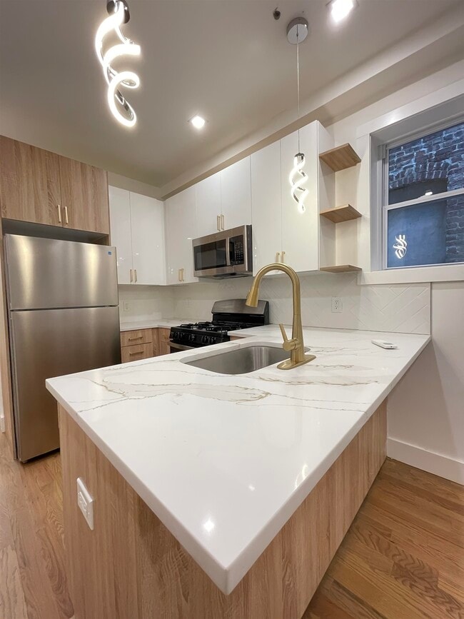 Photo - 232 Van Horne St Unidad 4