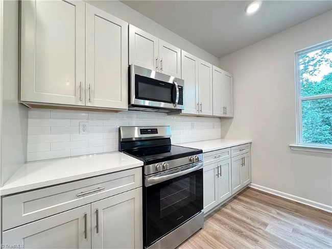 Photo - 1086 W Bank St