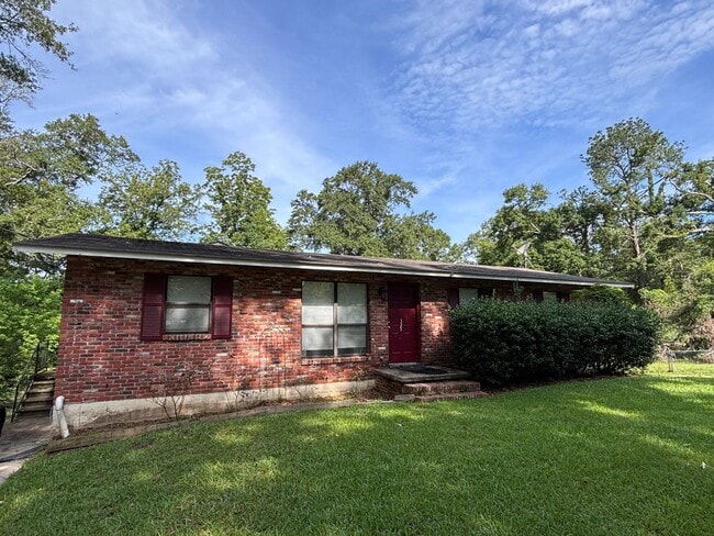 Building Photo - 4 BR house Smart Rd area
