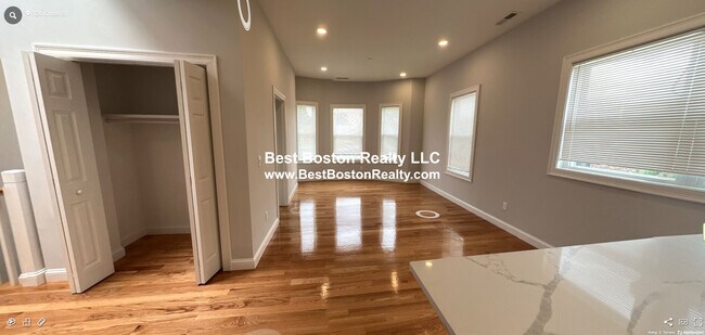 Photo - 126 Cross St Unit 6