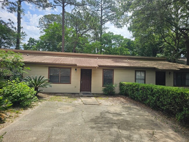 Building Photo - New Listing!