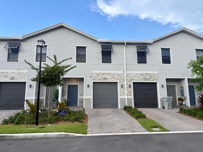 Building Photo - 860 NW 3rd Terrace Rental