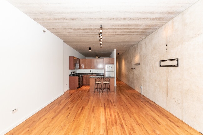 Building Photo - 630 N Franklin St Unit 704