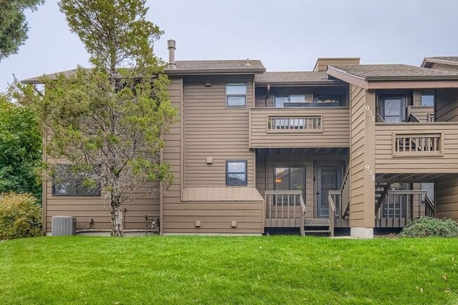 Photo - 953 Moorings Dr