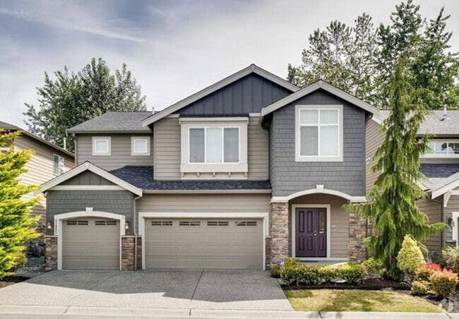 Building Photo - Spacious Home in the Upscale and Desirable...