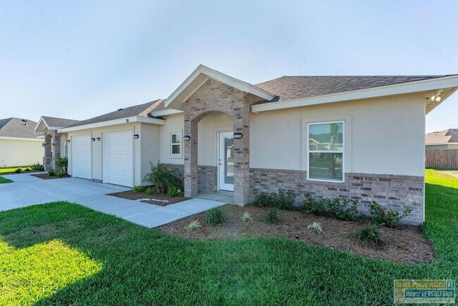 18 S Bay Hill Dr