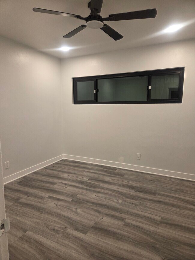 12242 Manor Dr Unit B