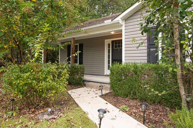 Photo - 174 Live Oak Dr