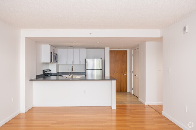 2BR, 2BA - 750SF - Kitchen