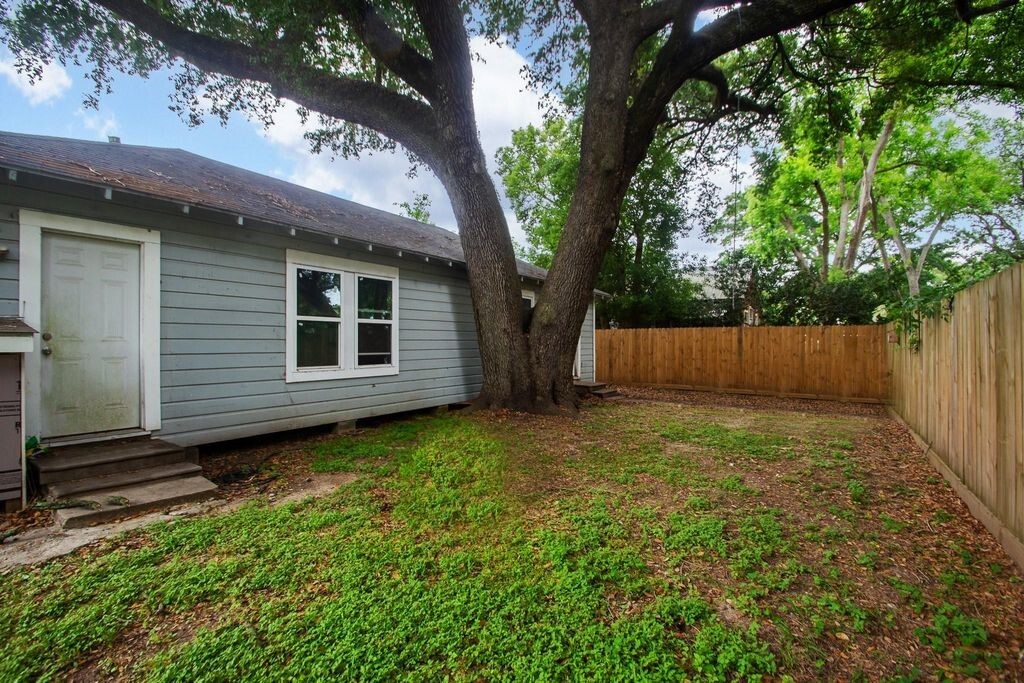 Photo - 713 W Willis St