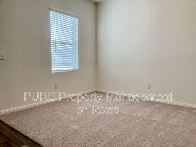 Photo - 203 Stonebrook Dr