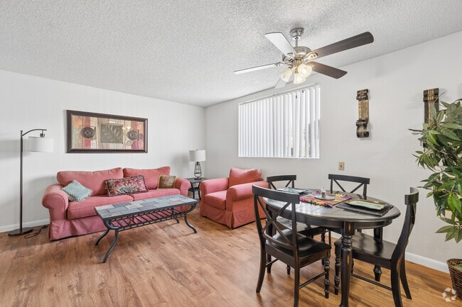 1BR, 1BA - 610SF - Living Room