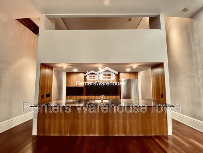 Building Photo - 520 1/2 Grand Ave