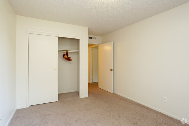 Bedroom - 2 Bedroom - Maple Grove Apartments